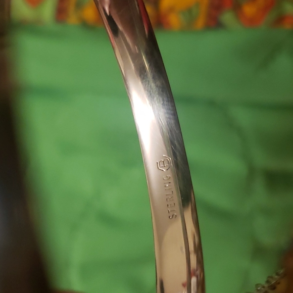 Vintage solid Sterling silver kid size bangle - Picture 4 of 7